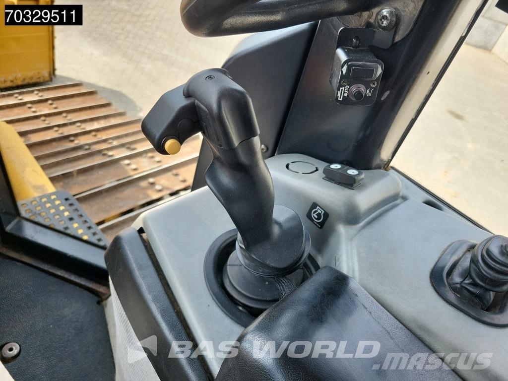 CAT D6 N LGP Foldable Blade بلدوزرات مجنزرة