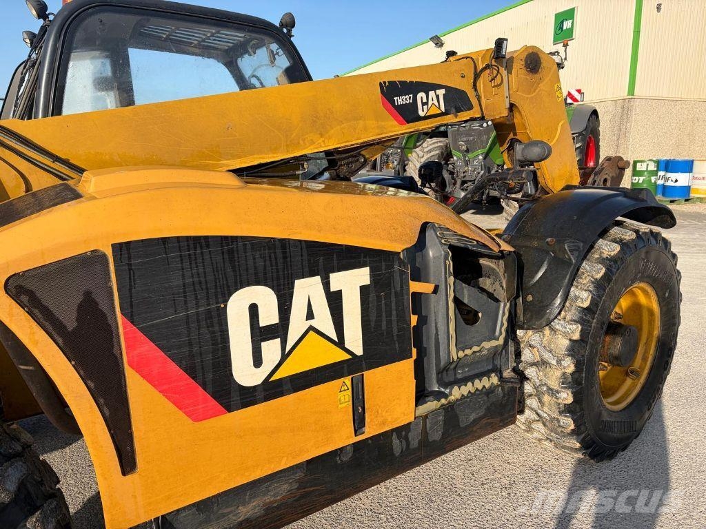 CAT TH 337 Телескопічний навантажувач