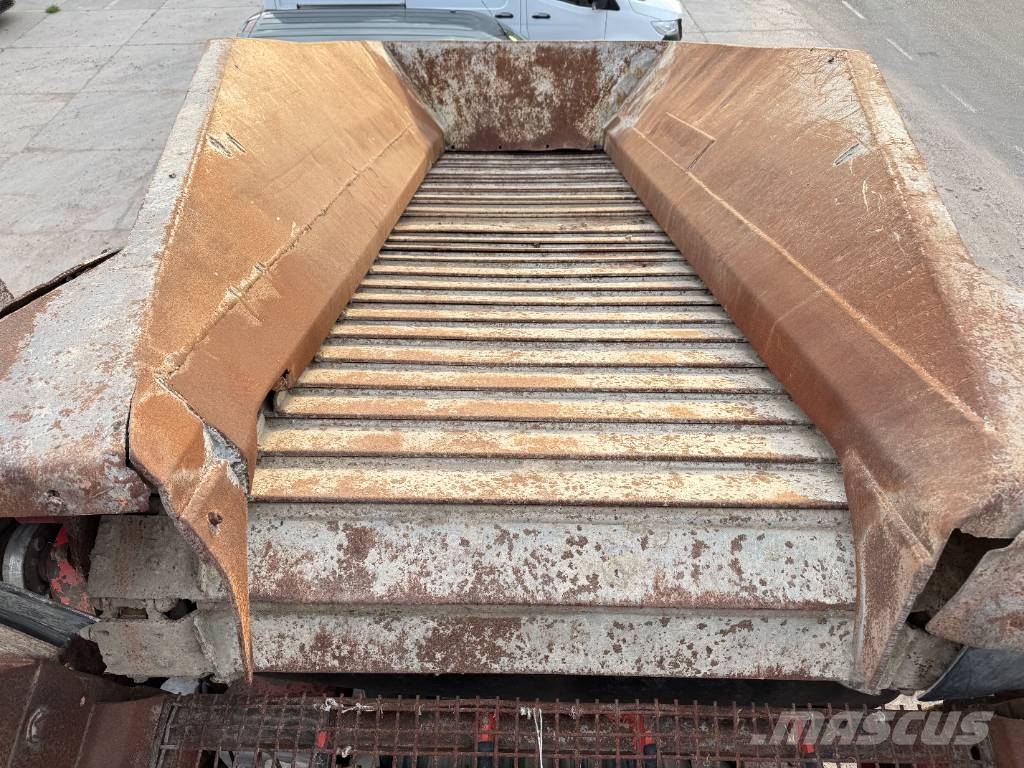 Terex Finlay 883T - 2 Side Conveyor / Auto Greasing Sita