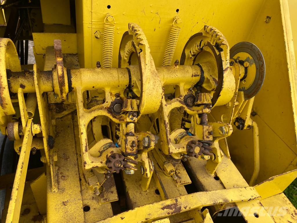 New Holland 935 småbalspress Kanttipaalaimet