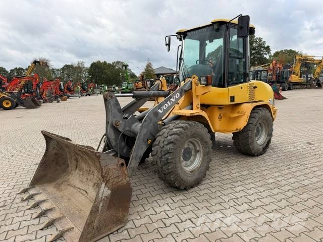 Volvo L 30 B Kolesni nakladalci