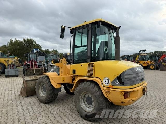 Volvo L 30 B Kolesni nakladalci