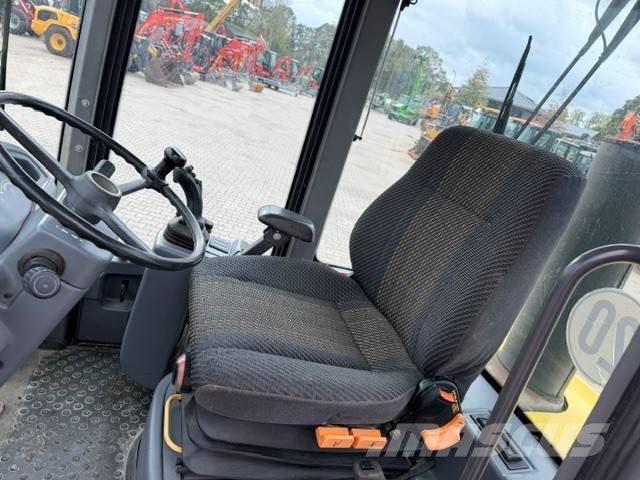 Volvo L 30 B Kolesni nakladalci