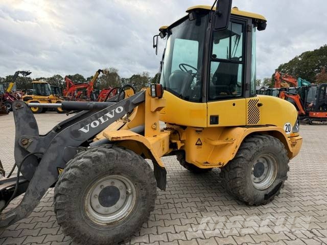 Volvo L 30 B Kolesni nakladalci