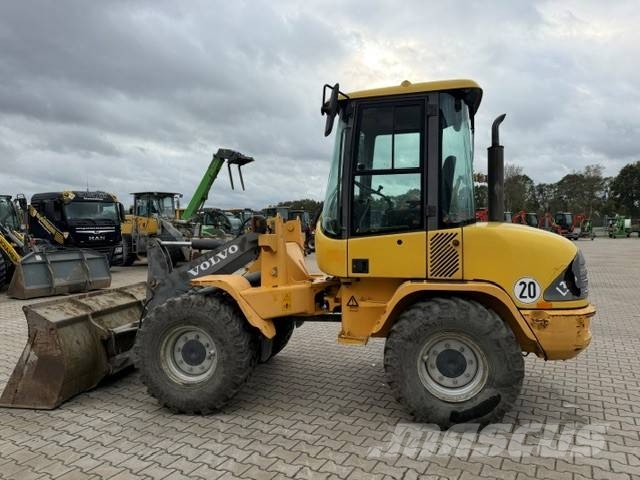 Volvo L 30 B Kolesni nakladalci