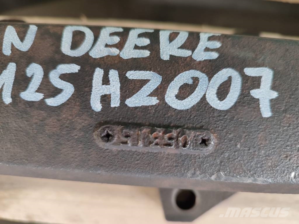 John Deere Exhaust manifold R116838 of engine Mootorid