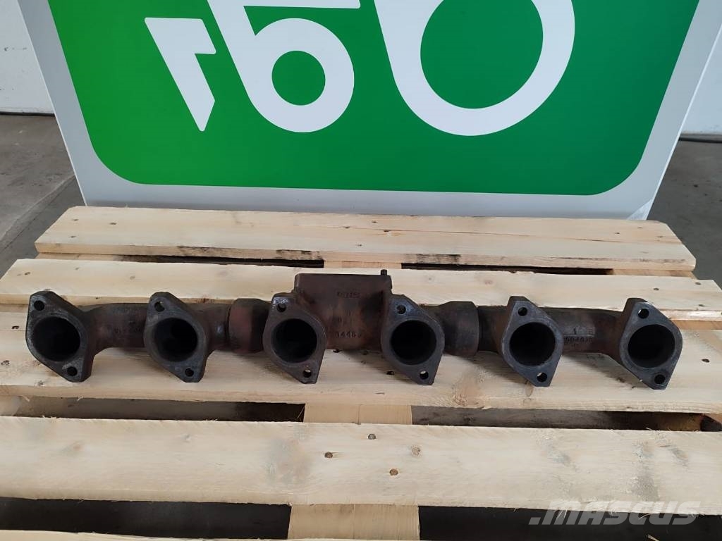 John Deere Exhaust manifold R116838 of engine Mootorid