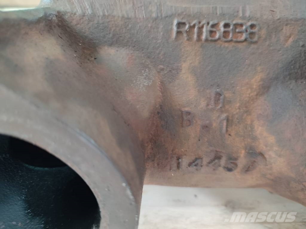 John Deere Exhaust manifold R116838 of engine Mootorid