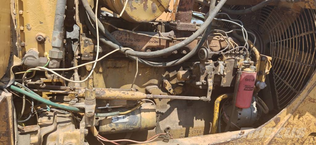 CAT D 6 C بلدوزرات مجنزرة