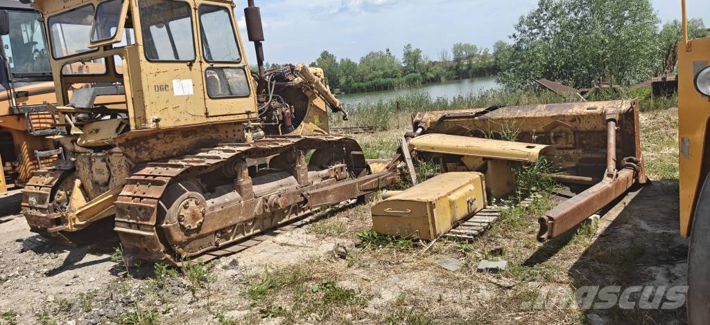 CAT D 6 C بلدوزرات مجنزرة