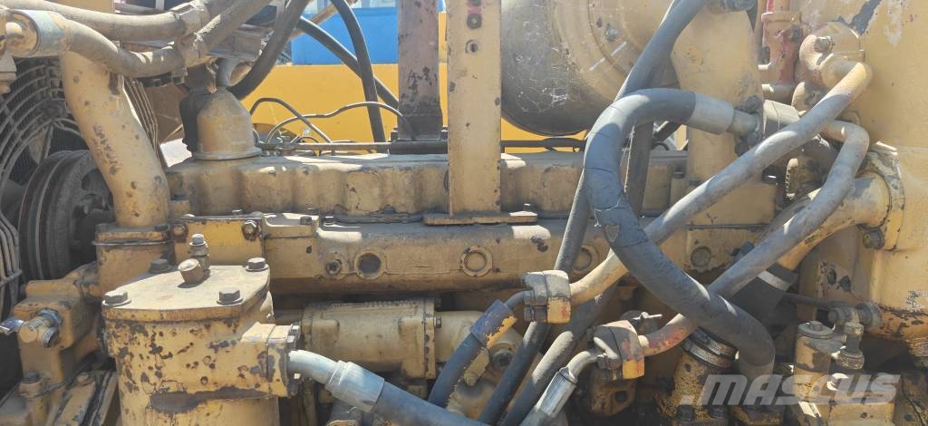 CAT D 6 C بلدوزرات مجنزرة