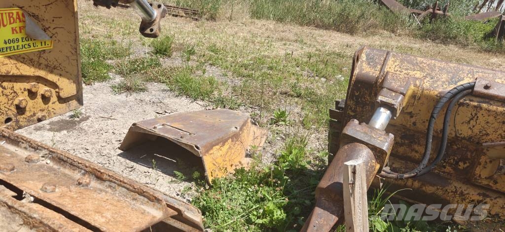 CAT D 6 C بلدوزرات مجنزرة