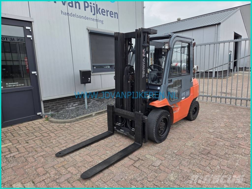 Toyota 02-7FGF30 2.16mhigh+triplex+sideshift+4xhydraulic Propan trucker