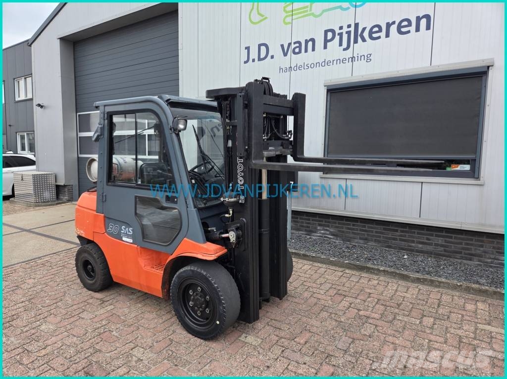 Toyota 02-7FGF30 2.16mhigh+triplex+sideshift+4xhydraulic Propan trucker