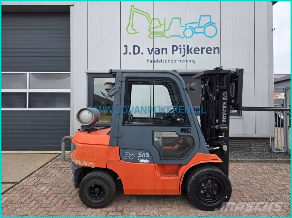 Toyota 02-7FGF30 2.16mhigh+triplex+sideshift+4xhydraulic Propan trucker
