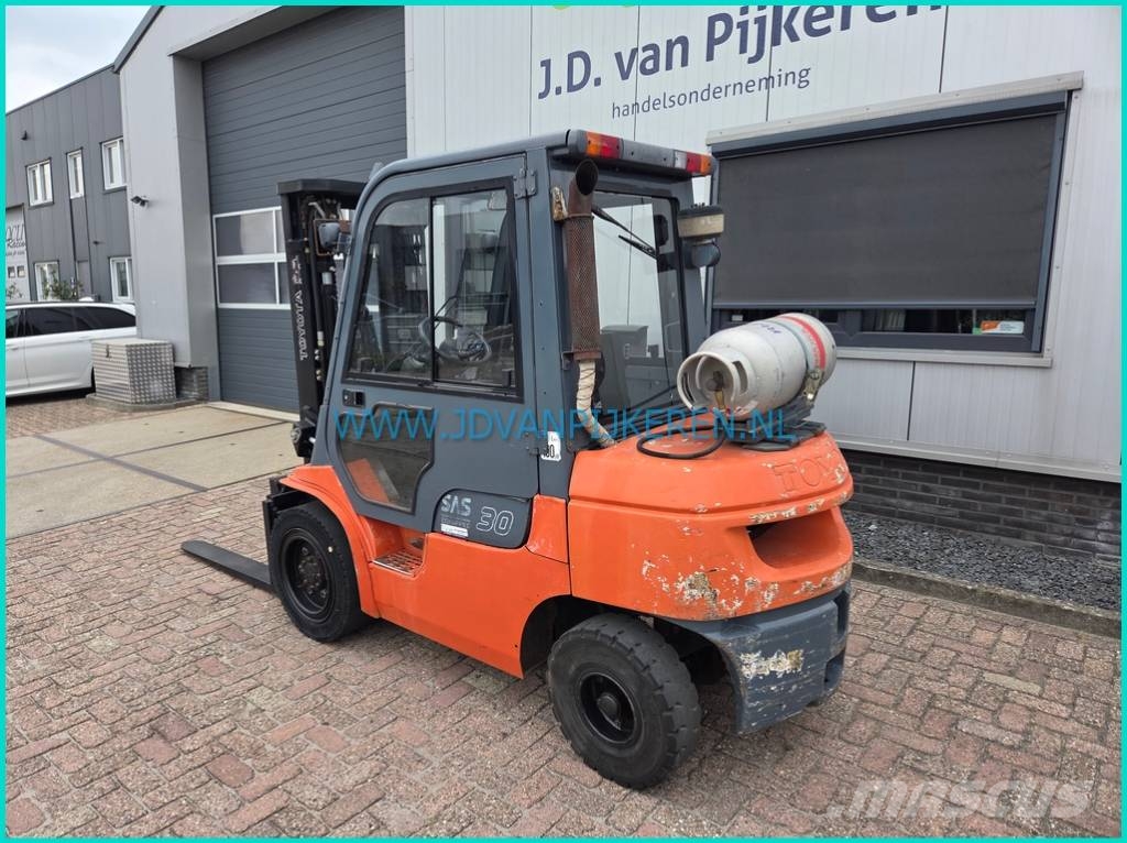 Toyota 02-7FGF30 2.16mhigh+triplex+sideshift+4xhydraulic Propan trucker