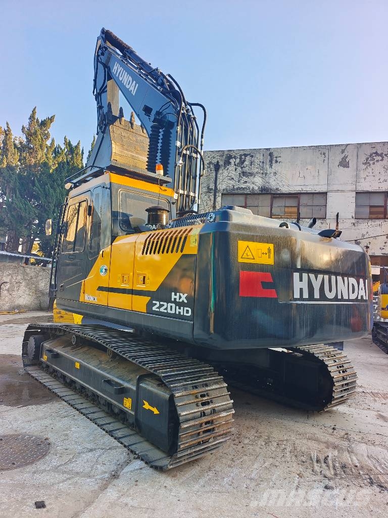 Hyundai HX 220 HD    made in Korea حفارات زحافة