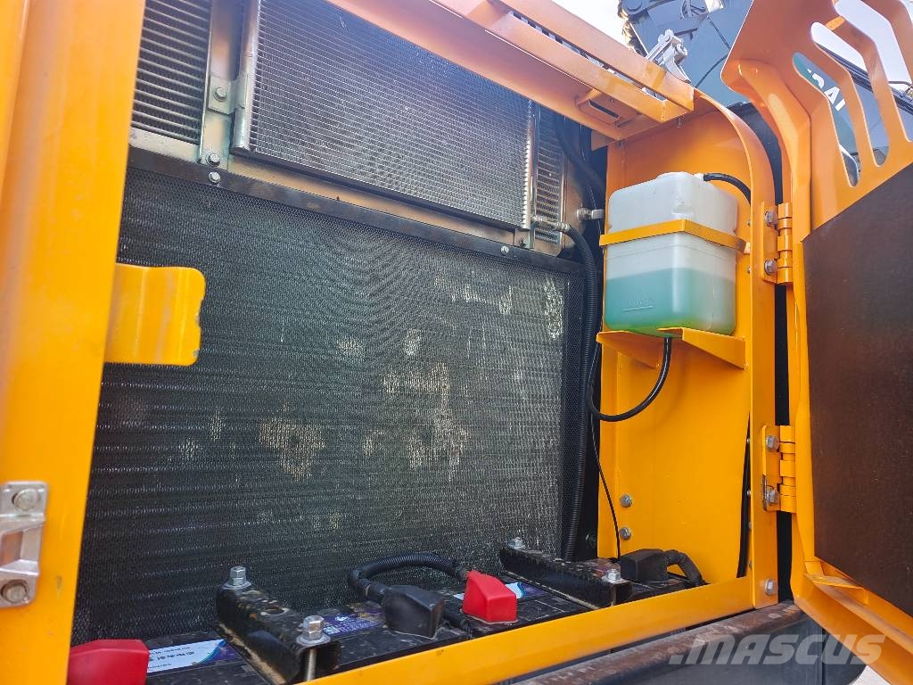 Hyundai HX 220 HD    made in Korea حفارات زحافة