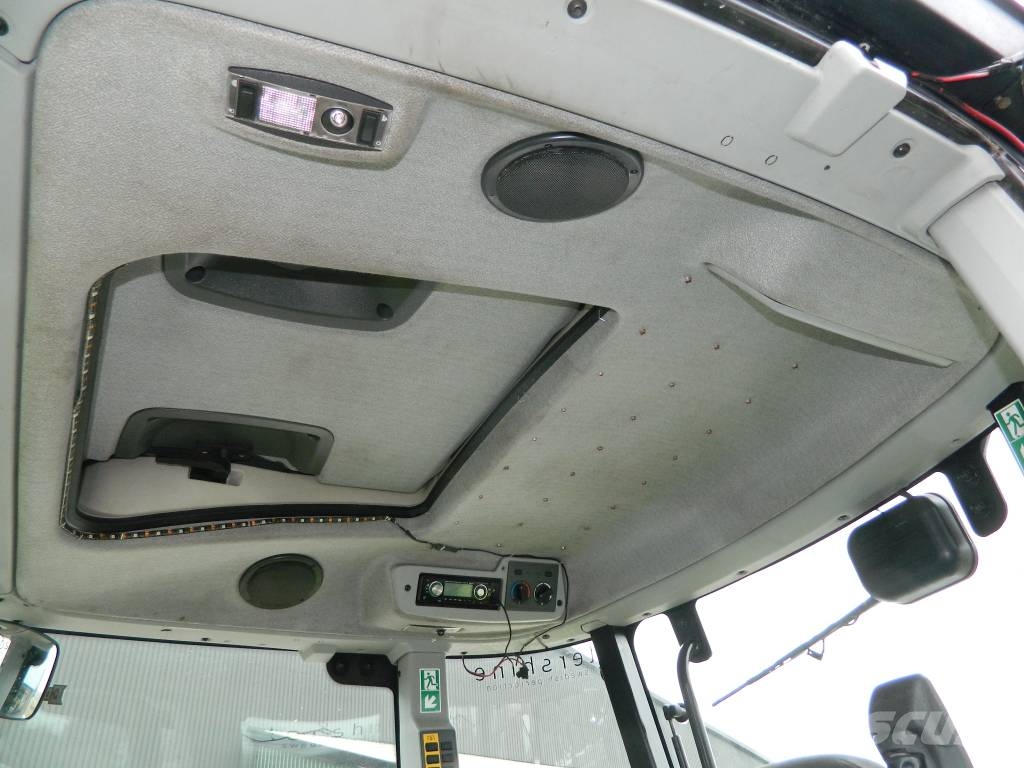 CLAAS Arion 440 Traktori