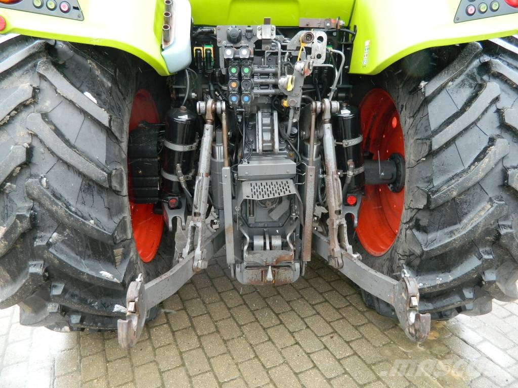 CLAAS Arion 440 Traktori