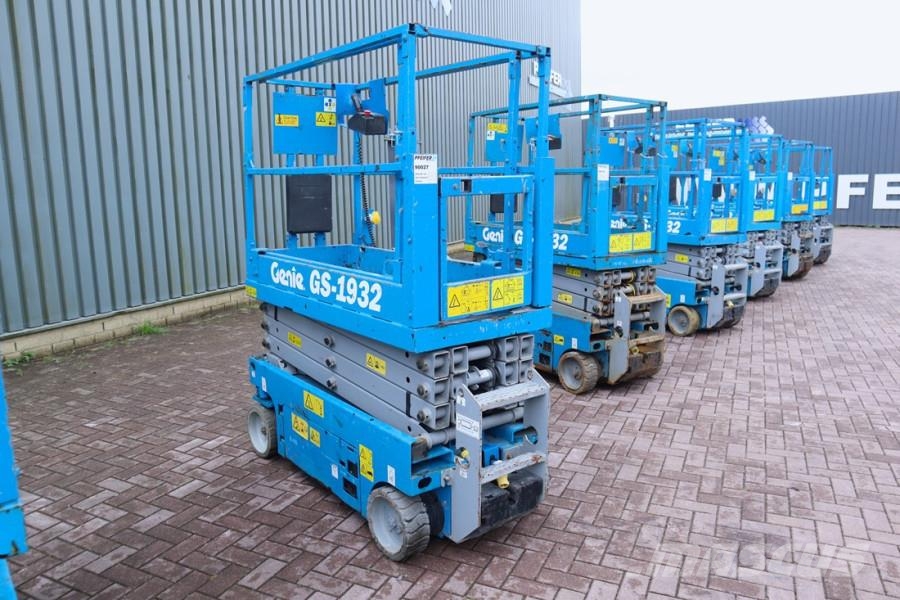 Genie GS1932 Electric, Working Height 7.8 m, 227kg Capac Scissor lifts