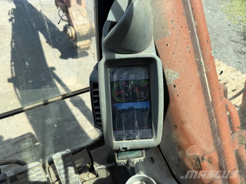 Hitachi ZX 210 LC N-6 حفارات زحافة