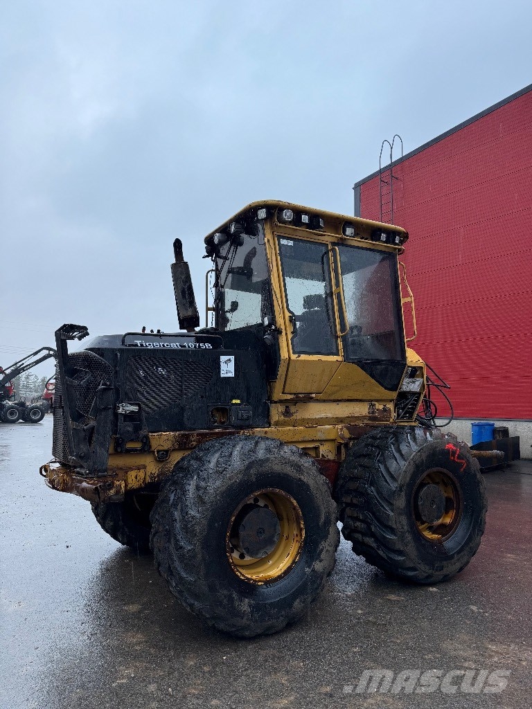 Tigercat 1075 B for spareparts Naudoti miškovežiai (Forvarderiai)