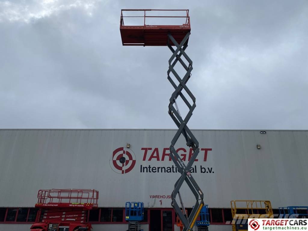 SkyJack SJIII-4632 Electric Scissor Work Lift 1170cm Scheren-Arbeitsbühnen