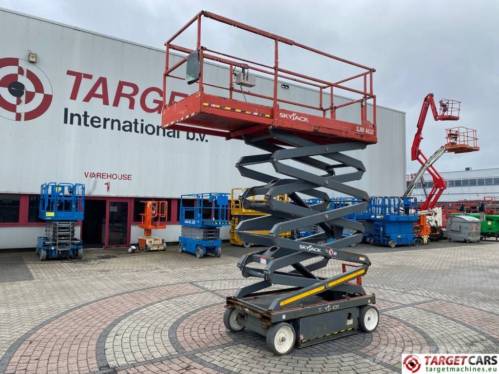 SkyJack SJIII-4632 Electric Scissor Work Lift 1170cm Scheren-Arbeitsbühnen