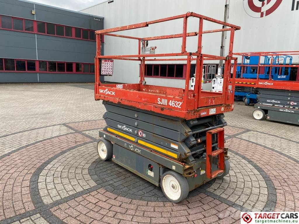 SkyJack SJIII-4632 Electric Scissor Work Lift 1170cm Scheren-Arbeitsbühnen