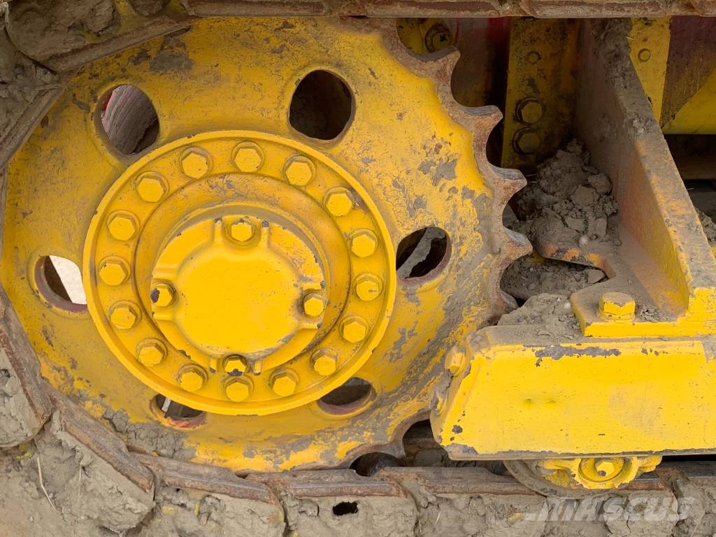 Komatsu 37P-5 Buldooserid
