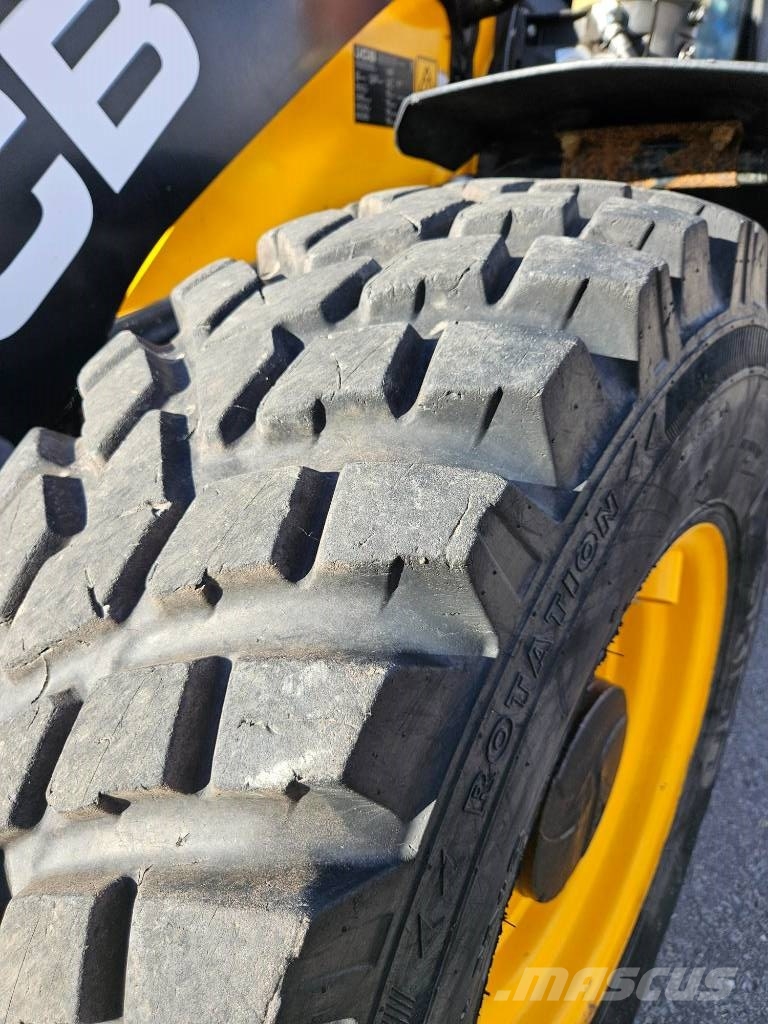 JCB 409 Pale gommate