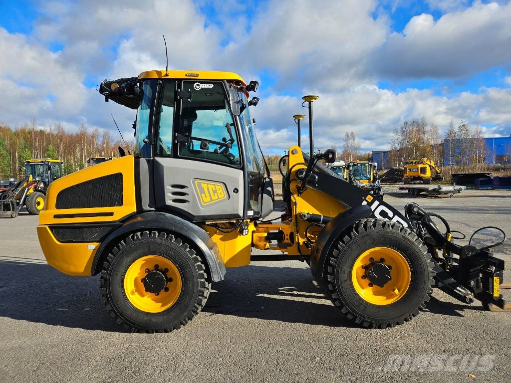JCB 409 Pale gommate