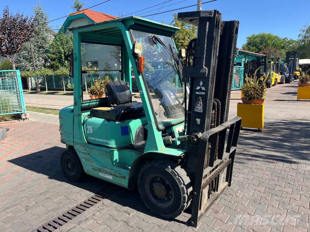 Mitsubishi FD 25 K V-4301 OI شاحنات الديزل