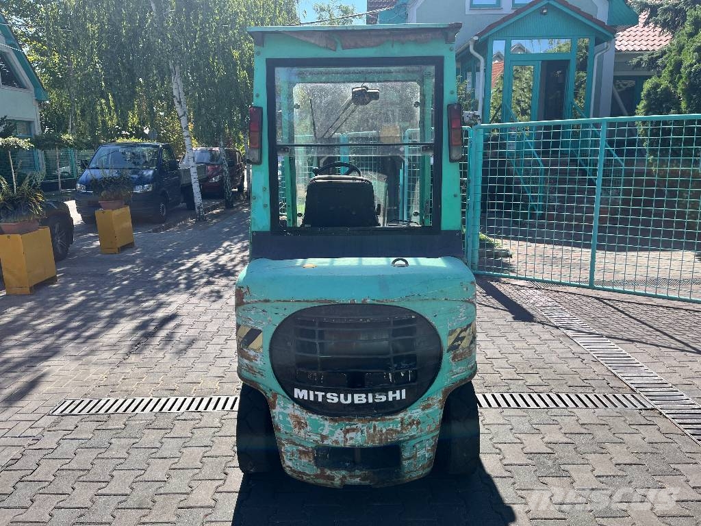 Mitsubishi FD 25 K V-4301 OI شاحنات الديزل