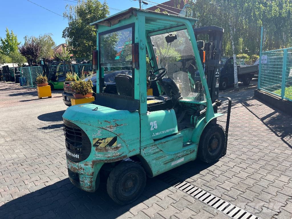 Mitsubishi FD 25 K V-4301 OI شاحنات الديزل