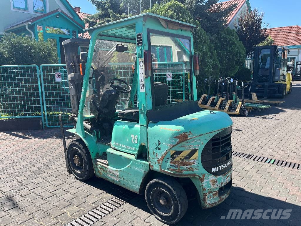 Mitsubishi FD 25 K V-4301 OI شاحنات الديزل