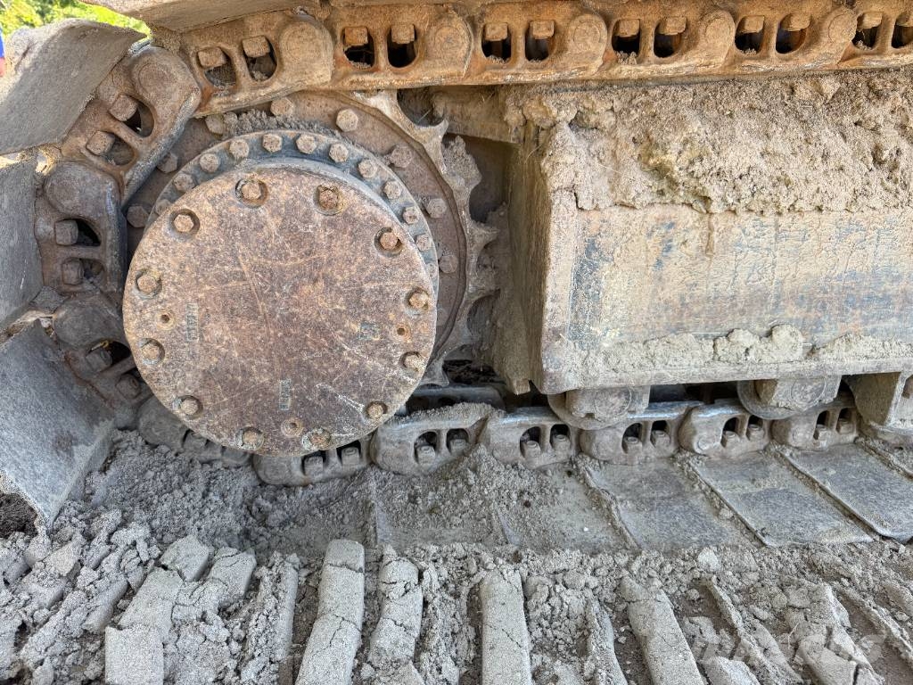 Hitachi ZX 225 US LC Kāpurķēžu ekskavatori