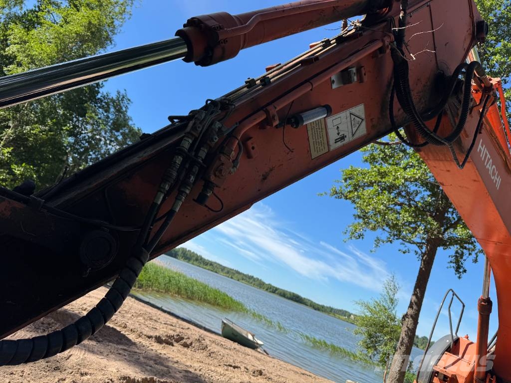 Hitachi ZX 225 US LC Kāpurķēžu ekskavatori