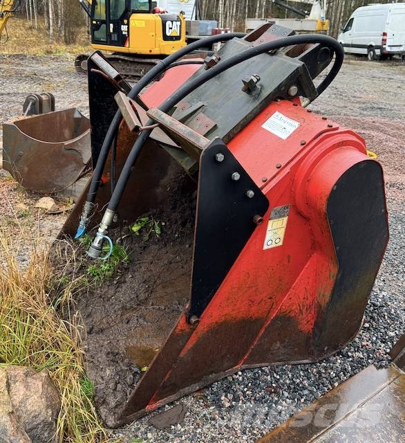 Hitachi ZX 225 US LC Kāpurķēžu ekskavatori