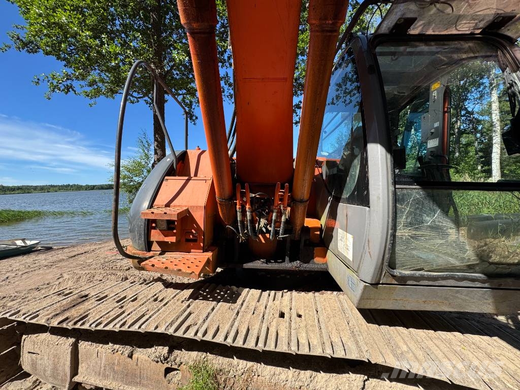 Hitachi ZX 225 US LC Kāpurķēžu ekskavatori