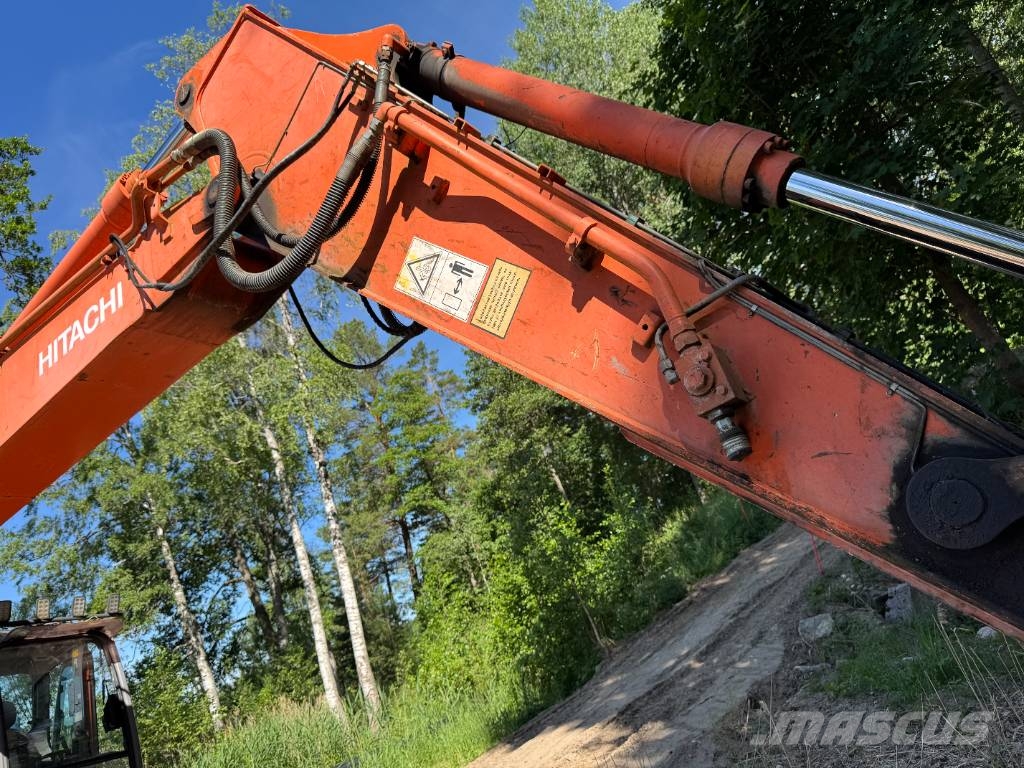 Hitachi ZX 225 US LC Kāpurķēžu ekskavatori