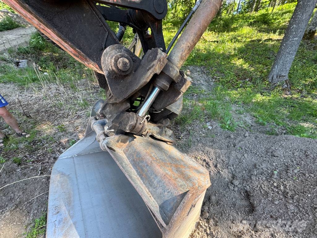 Hitachi ZX 225 US LC Kāpurķēžu ekskavatori