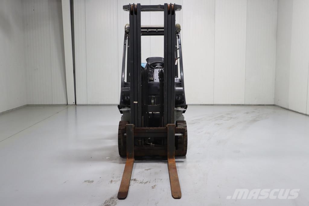 Nissan P1D1A18LQ شاحنات LPG