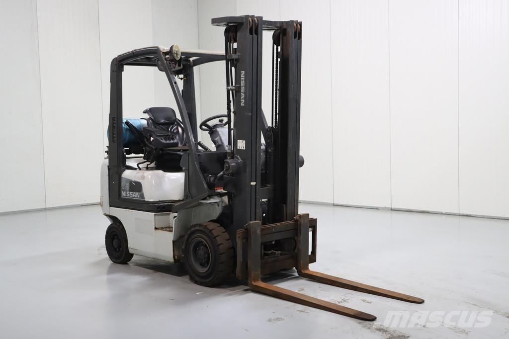 Nissan P1D1A18LQ شاحنات LPG