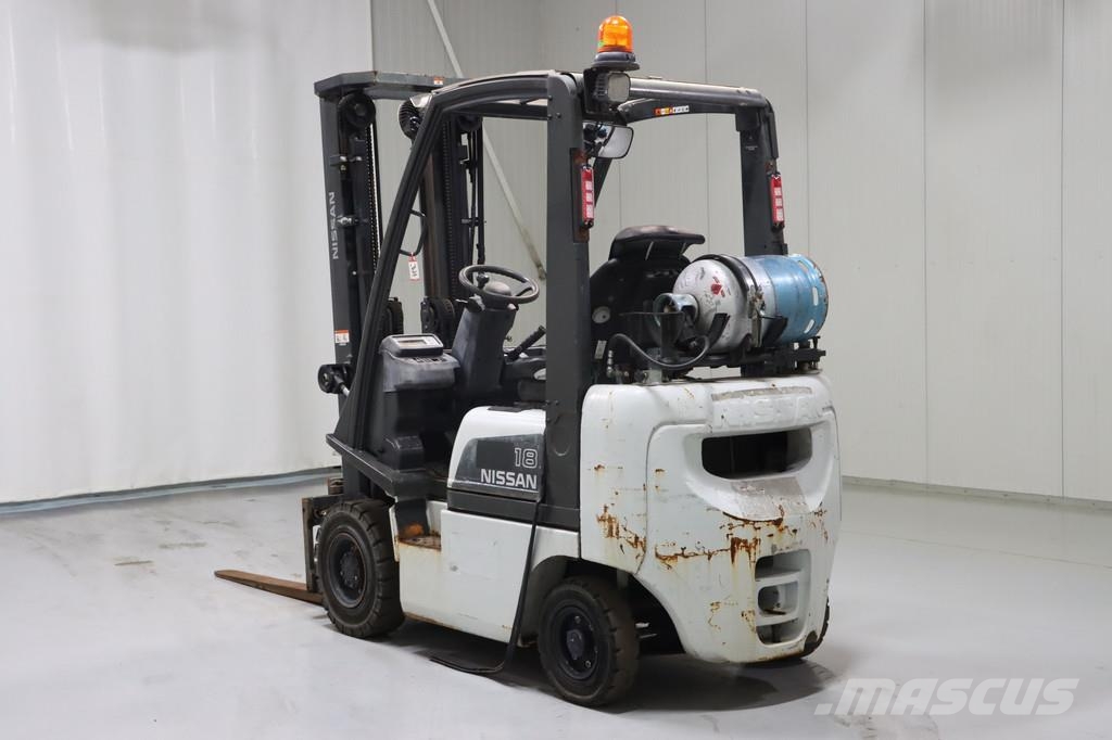 Nissan P1D1A18LQ شاحنات LPG