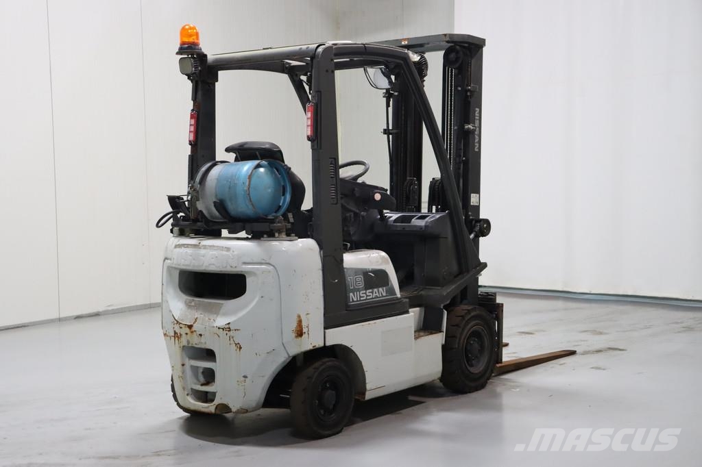 Nissan P1D1A18LQ شاحنات LPG