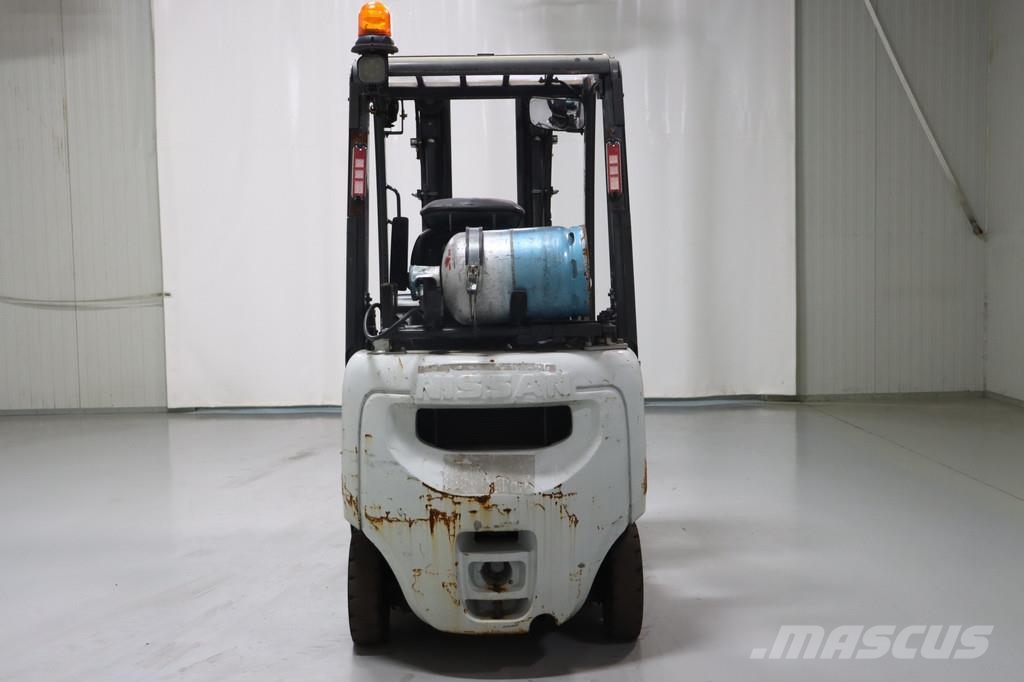 Nissan P1D1A18LQ شاحنات LPG