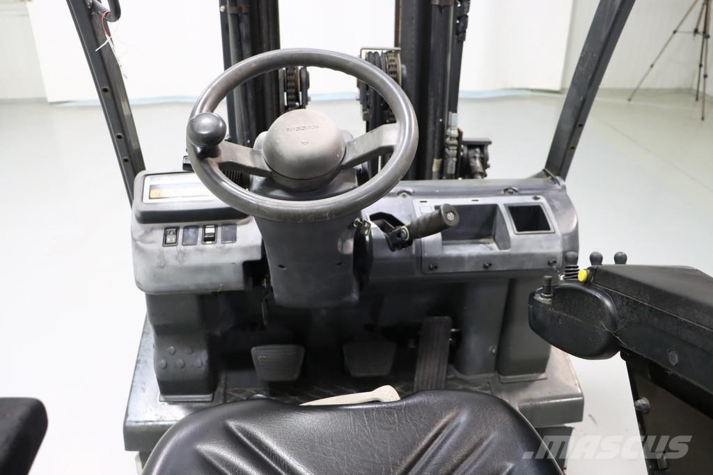 Nissan P1D1A18LQ شاحنات LPG