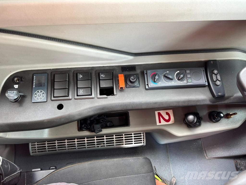 Volvo B5LH 8900 HYBRID 4x2 33 SEATS / AC / AUXILIARY HEA حافلة المدينة